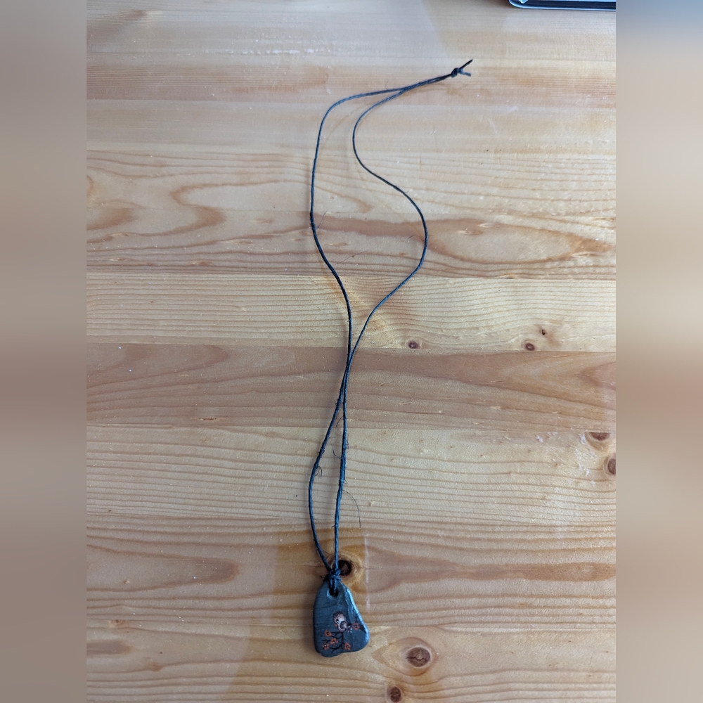 Neckless - Picture 2 of 3